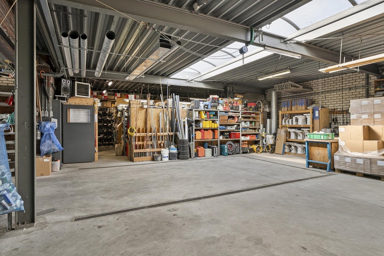 BedrijfsruimteaanDorpsstraat 56<br/> inOssendrecht BedrijfsruimteaanDorpsstraat 56<br/> inOssendrecht