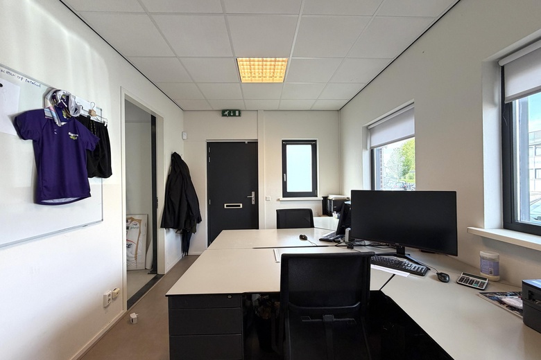 BedrijfsruimteaanDe Plaats 33 A<br/> inHendrik-Ido-Ambacht