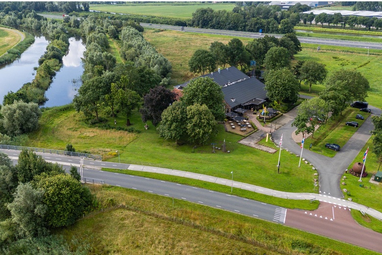 Bekijk foto 1 van Oostereinde 10 Bekijk foto 1 van Oostereinde 10