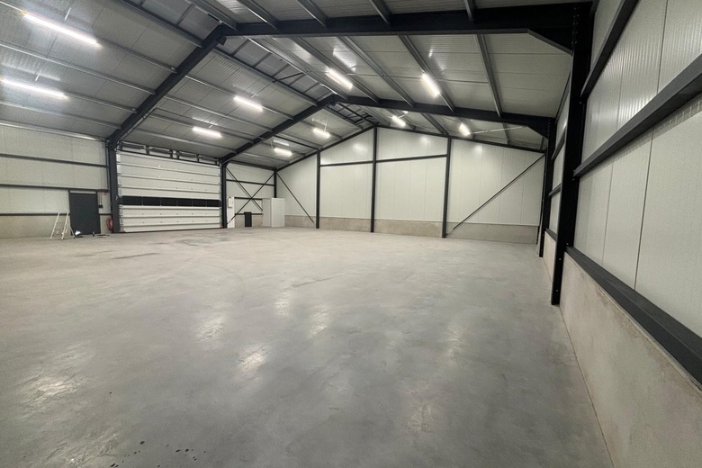 BedrijfsruimteaanLeeuwerikweg 26 - 30<br/> inDe Mortel