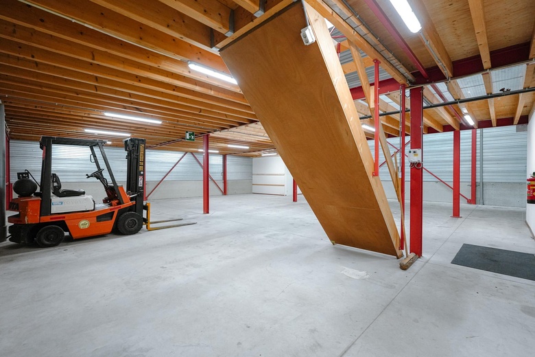 BedrijfsruimteaanDommelstraat 16<br/> inOss BedrijfsruimteaanDommelstraat 16<br/> inOss