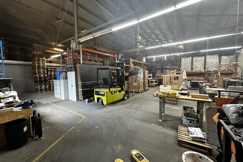 BedrijfsruimteaanLoswal 5 a<br/> inDussen