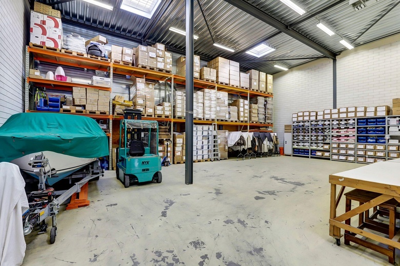 BedrijfsruimteaanDe Lasso-Zuid 9<br/> inRoelofarendsveen