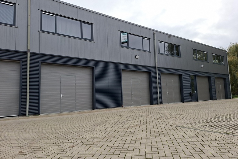 BedrijfsruimteaanIndustrieweg 13 04<br/> inVuren