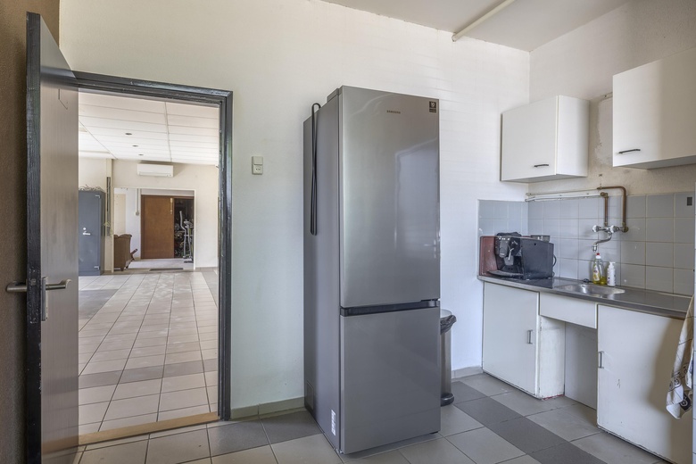 BedrijfsruimteaanM. Beenstraat 16<br/> inSpijkenisse