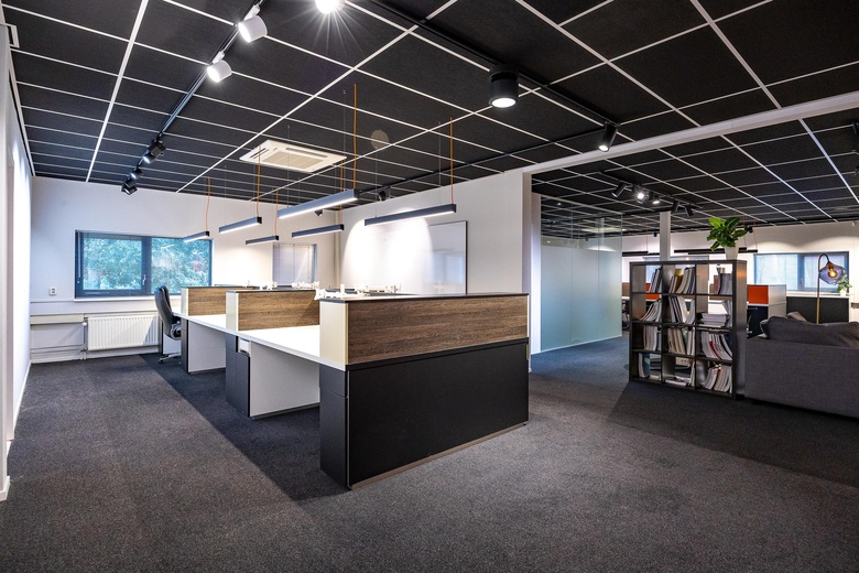 BedrijfsruimteaanLuzernestraat 9<br/> inNieuw-Vennep