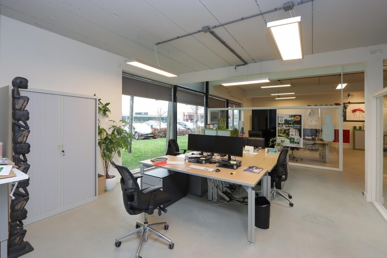 BedrijfsruimteaanDe Huchtstraat 14<br/> inAlmere BedrijfsruimteaanDe Huchtstraat 14<br/> inAlmere