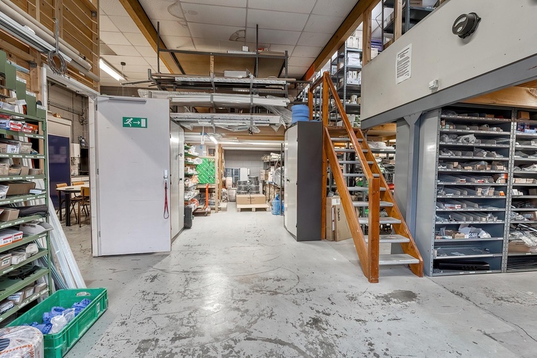 BedrijfsruimteaanWeversbaan 15<br/> inLeiderdorp