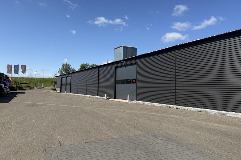 BedrijfsruimteaanWaalbandijk 115<br/> inDodewaard BedrijfsruimteaanWaalbandijk 115<br/> inDodewaard