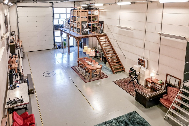 BedrijfsruimteaanMommesstraat 8<br/> inSevenum