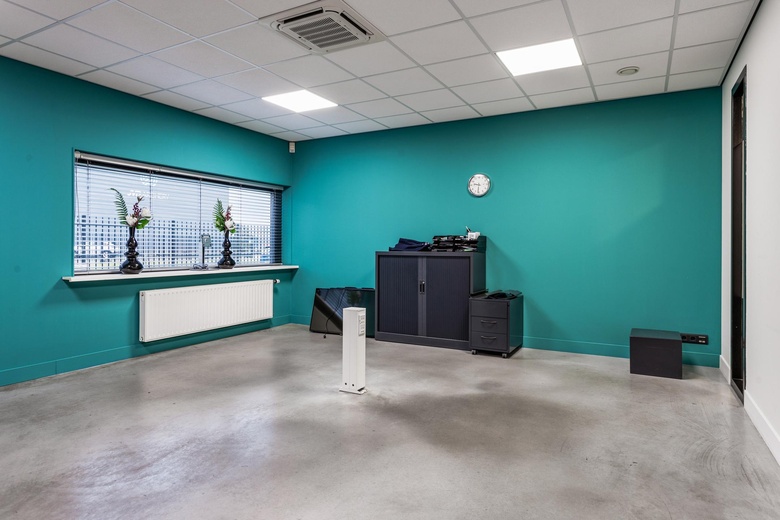 BedrijfsruimteaanLooier 16<br/> inNieuwkuijk