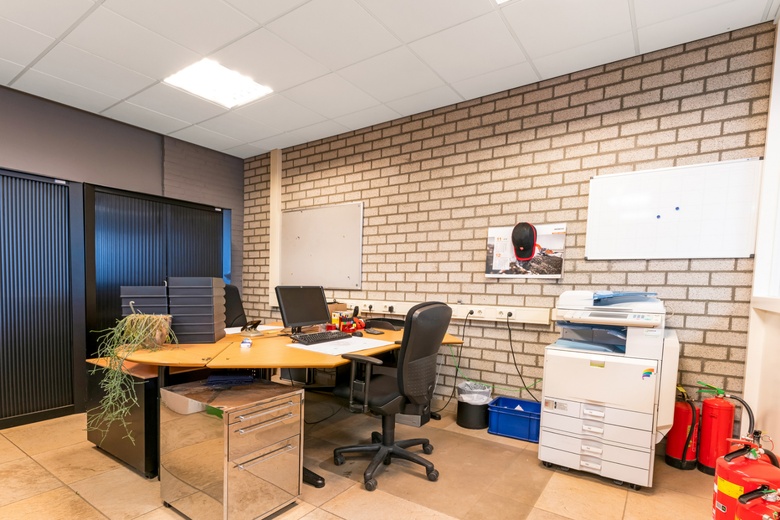 BedrijfsruimteaanVeestraat 42<br/> inLinne BedrijfsruimteaanVeestraat 42<br/> inLinne