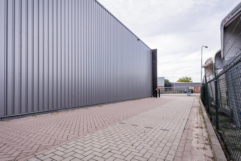 BedrijfsruimteaanMommesstraat 8<br/> inSevenum