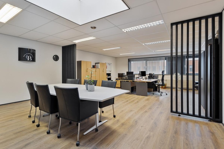 BedrijfsruimteaanLuzernestraat 33 A<br/> inNieuw-Vennep