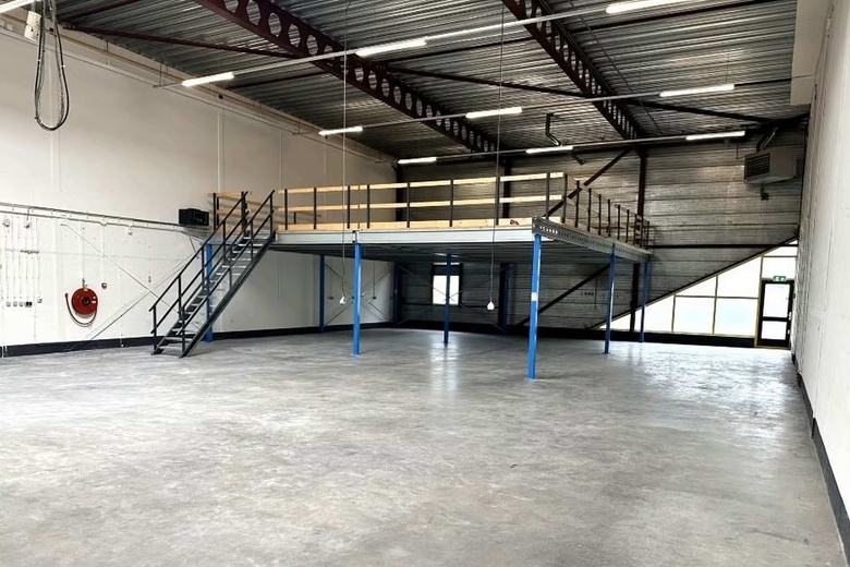 BedrijfsruimteaanParellaan 24<br/> inHoofddorp