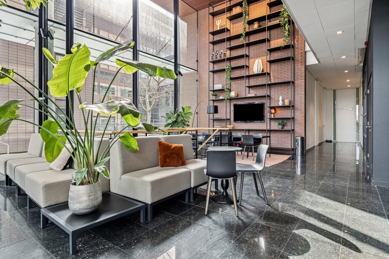 Bekijk foto 1 van Teleportboulevard 110