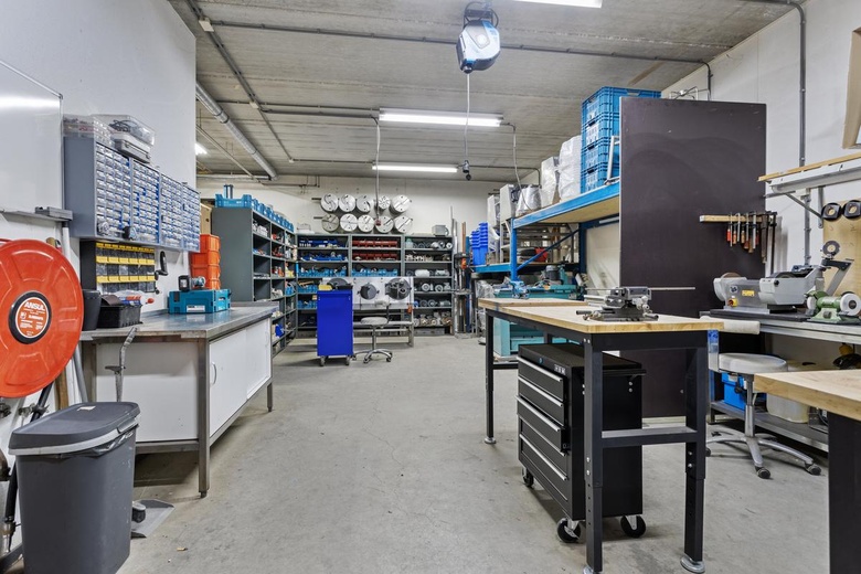 BedrijfsruimteaanLuzernestraat 33 A<br/> inNieuw-Vennep