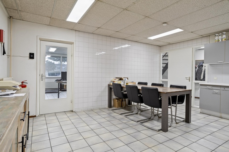 BedrijfsruimteaanSluisweg 17 a<br/> inWaalwijk BedrijfsruimteaanSluisweg 17 a<br/> inWaalwijk