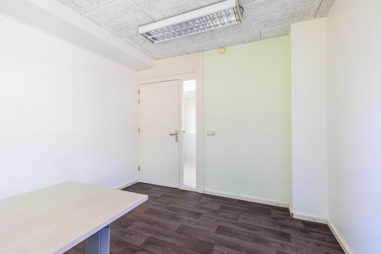 WinkelruimteaanMathenesserlaan 540<br/> inRotterdam WinkelruimteaanMathenesserlaan 540<br/> inRotterdam