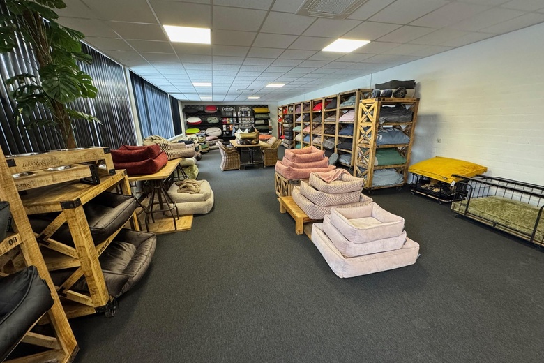 BedrijfsruimteaanElftweg 40 - 42<br/> inRaamsdonksveer