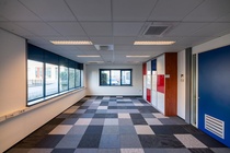 Bekijk foto 4 van Bleek 4