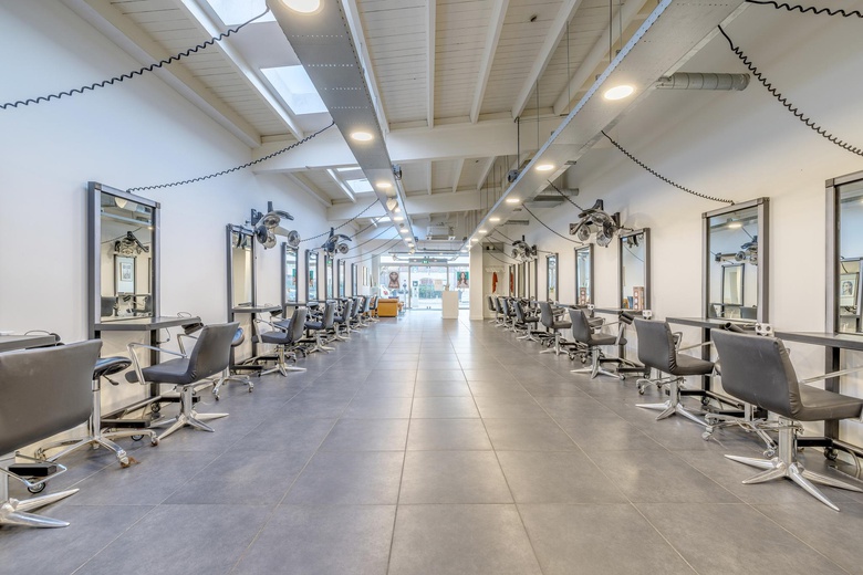 WinkelruimteaanBeekstraat 68<br/> inArnhem WinkelruimteaanBeekstraat 68<br/> inArnhem