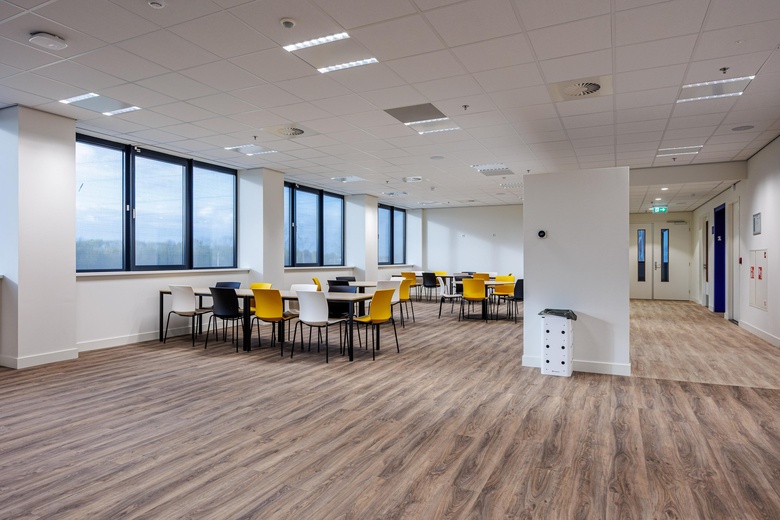 BedrijfsruimteaanRietgraaf 10 - 12<br/> inOosterhout