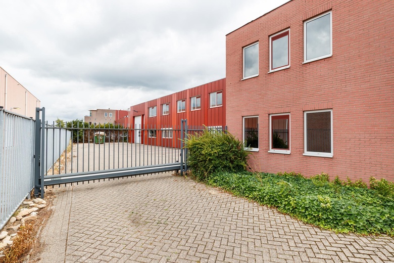 BedrijfsruimteaanBergveste 12<br/> inHouten BedrijfsruimteaanBergveste 12<br/> inHouten