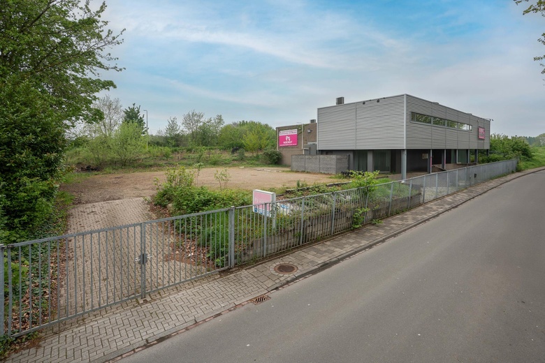 BedrijfsruimteaanParallelweg 58<br/> inGeleen BedrijfsruimteaanParallelweg 58<br/> inGeleen