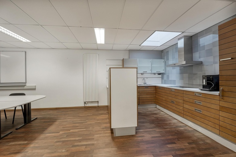 KantoorruimteaanLuzernestraat 37 A<br/> inNieuw-Vennep