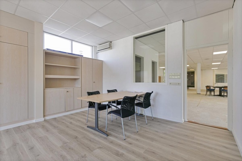 KantoorruimteaanMiddeldiepstraat 62<br/> inSliedrecht