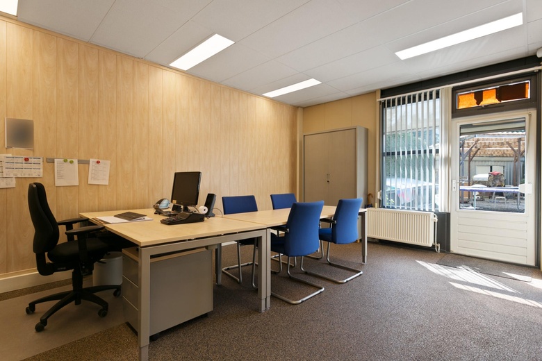 KantoorruimteaanVluchtoord 24<br/> inUden