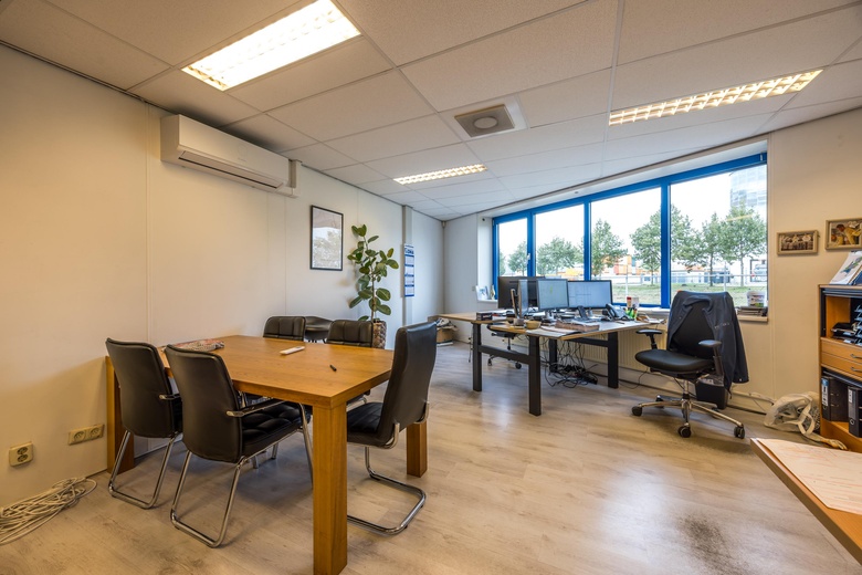 BedrijfsruimteaanGraanweg 15<br/> inMoerdijk BedrijfsruimteaanGraanweg 15<br/> inMoerdijk