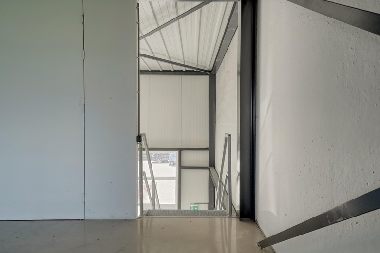 BedrijfsruimteaanMadame Curiestraat 1 a<br/> inSassenheim BedrijfsruimteaanMadame Curiestraat 1 a<br/> inSassenheim