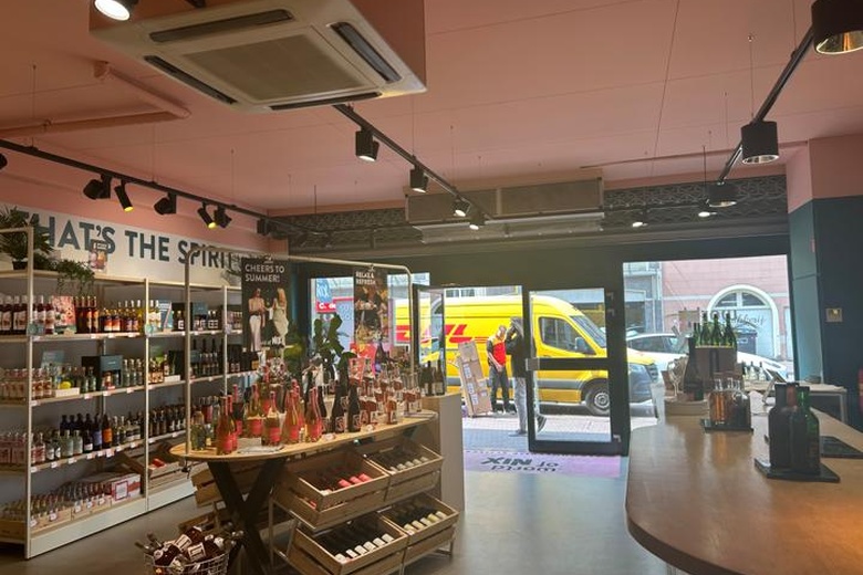 WinkelruimteaanFerdinand Bolstraat 117<br/> inAmsterdam WinkelruimteaanFerdinand Bolstraat 117<br/> inAmsterdam