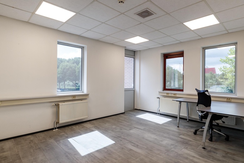 BedrijfsruimteaanBergveste 12<br/> inHouten BedrijfsruimteaanBergveste 12<br/> inHouten