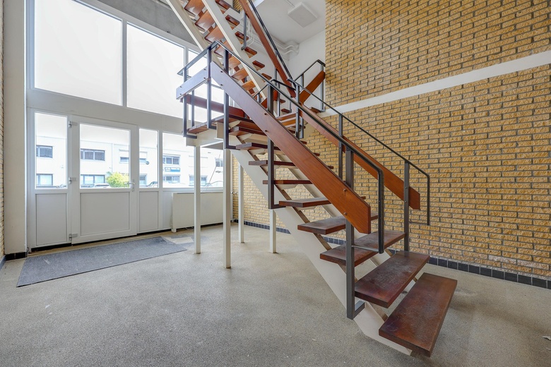 BedrijfsruimteaanPampuslaan 89<br/> inWeesp