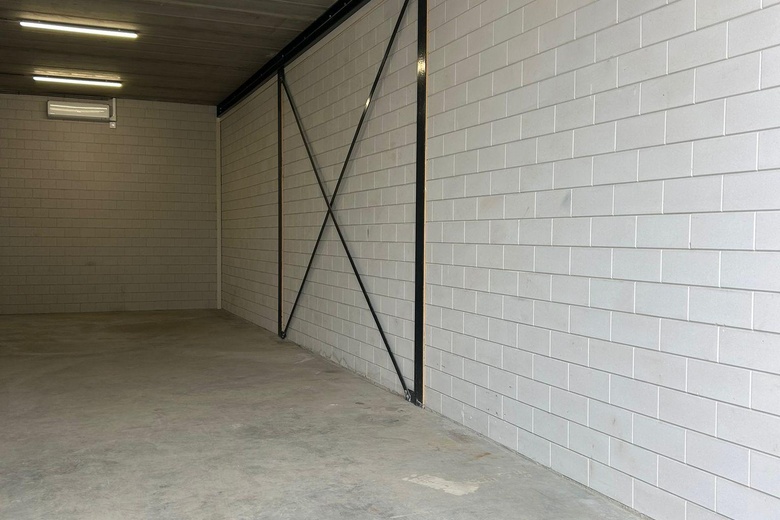 BedrijfsruimteaanKnibbelweg 73<br/> inZevenhuizen