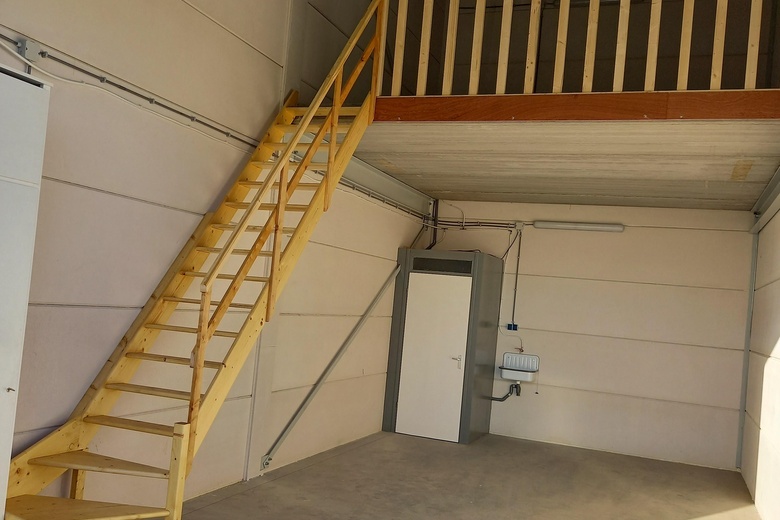 BedrijfsruimteaanZonnecelstraat 2 5<br/> inHattem BedrijfsruimteaanZonnecelstraat 2 5<br/> inHattem