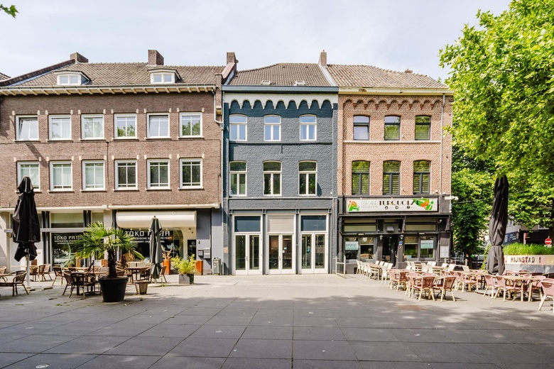 Bekijk foto 1 van Wilhelminaplein 6 Bekijk foto 1 van Wilhelminaplein 6