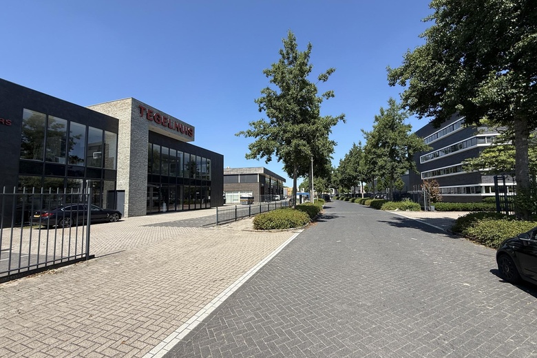 BedrijfsruimteaanDeventerseweg 31<br/> inBarendrecht BedrijfsruimteaanDeventerseweg 31<br/> inBarendrecht