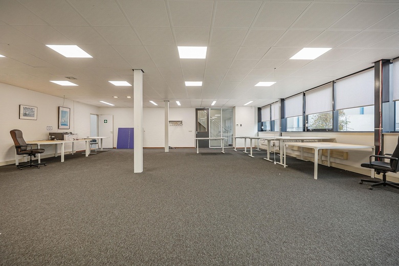 BedrijfsruimteaanParellaan 24<br/> inHoofddorp