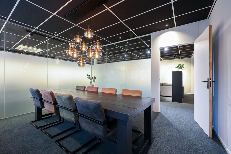 BedrijfsruimteaanLuzernestraat 9<br/> inNieuw-Vennep