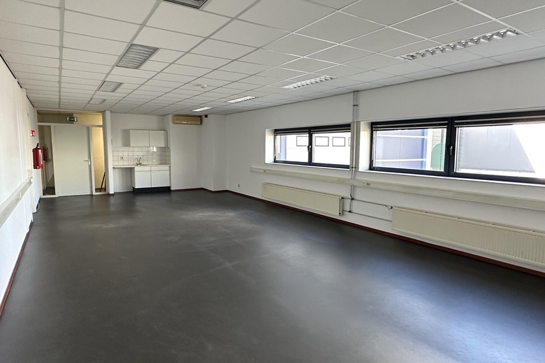 BedrijfsruimteaanKlompenmakerstraat 28 - 30<br/> inHoogvliet BedrijfsruimteaanKlompenmakerstraat 28 - 30<br/> inHoogvliet