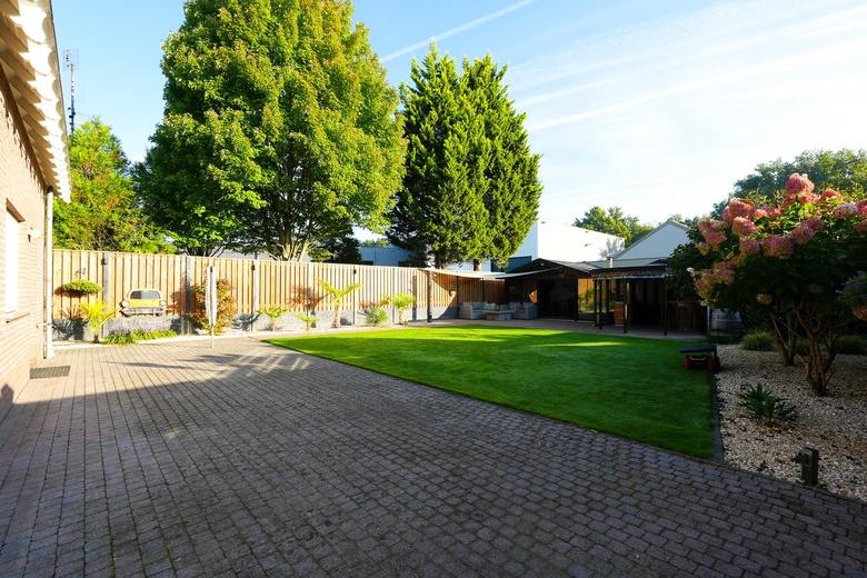 BedrijfsruimteaanBreedijk 19<br/> inHelmond BedrijfsruimteaanBreedijk 19<br/> inHelmond