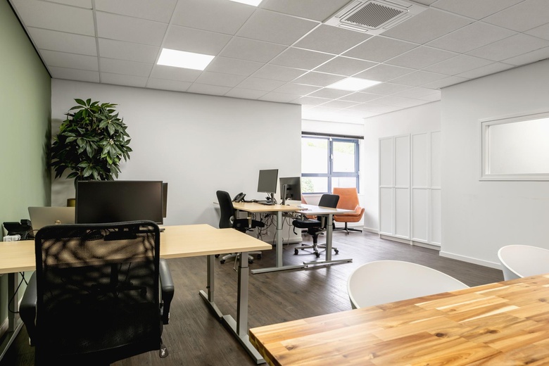 KantoorruimteaanDirck Uytenboogaertstraat 9<br/> inZwijndrecht