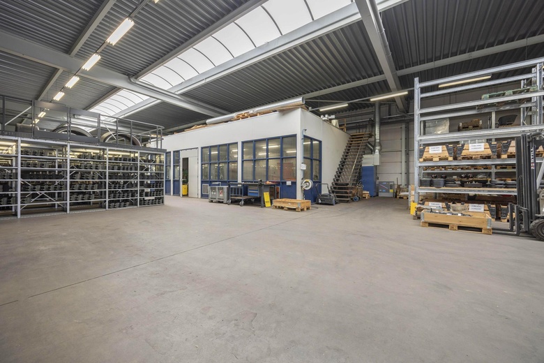 BedrijfsruimteaanJules Verneweg 96 a<br/> inTilburg BedrijfsruimteaanJules Verneweg 96 a<br/> inTilburg