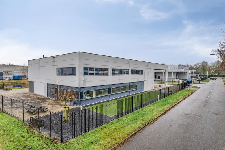 BedrijfsruimteaanLooier 16<br/> inNieuwkuijk BedrijfsruimteaanLooier 16<br/> inNieuwkuijk
