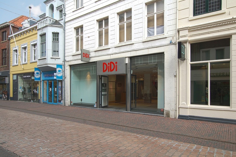 WinkelruimteaanSteenweg 25<br/> inRoermond