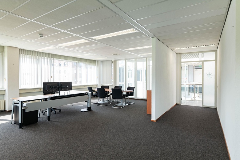 KantoorruimteaanCurieweg 7<br/> inSpijkenisse KantoorruimteaanCurieweg 7<br/> inSpijkenisse